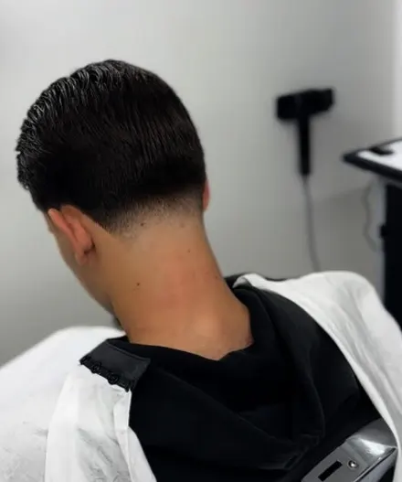 Nyklippt fade med ren nacklinje